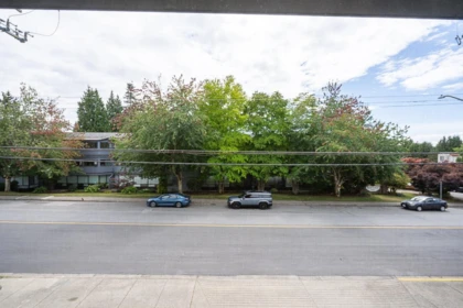 Entry Foyer Photo of 201 14957 Thrift Avenue, White Rock, BC