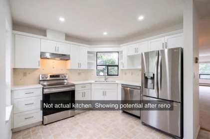 Kitchen Photo of 201 14957 Thrift Avenue, White Rock, BC