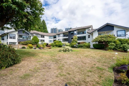 Outdoor Patio Photo of 201 14957 Thrift Avenue, White Rock, BC