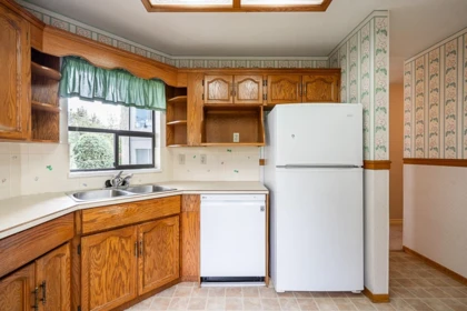 Pantry Photo of 201 14957 Thrift Avenue, White Rock, BC