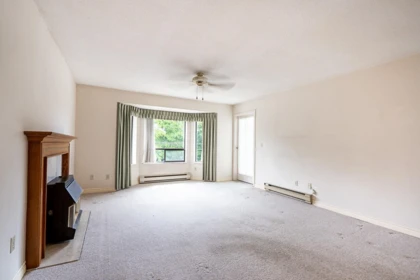 Primary Bedroom Photo of 201 14957 Thrift Avenue, White Rock, BC
