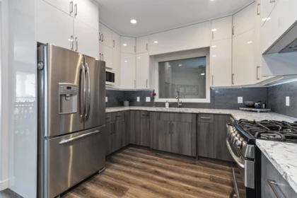 Kitchen Island Photo of 2764 St Moritz Way, Abbotsford, BC