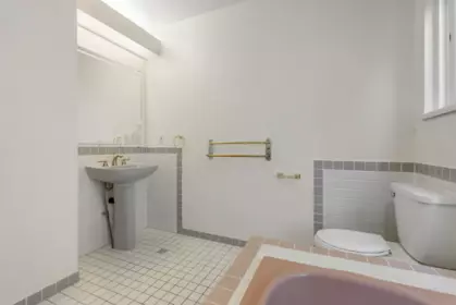Guest Bathroom Photo of 33330 Hodson Place, Mission, BC