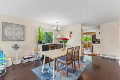 Kitchen Island Photo of 976 Hosmer Court, Coquitlam, BC