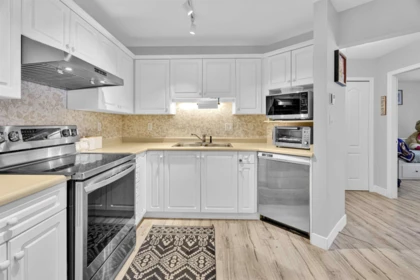 Kitchen Island Photo of 405 20200 54a Avenue, Langley, BC