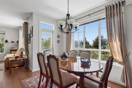 Kitchen Photo of 126 2200 Panorama Drive, Port Moody, BC