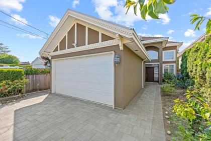 Family Room Photo of 9388 Dolphin Avenue, Richmond, BC
