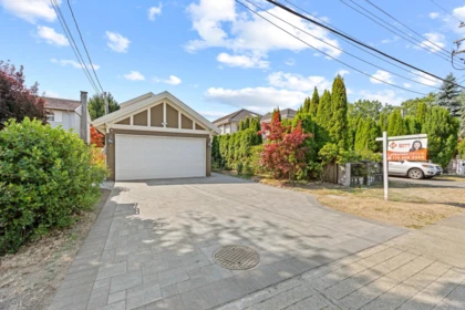 Living Room Photo of 9388 Dolphin Avenue, Richmond, BC