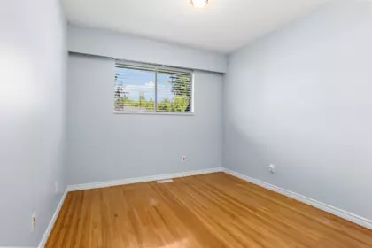 Guest Bathroom Photo of 11663 Morris Street, Maple Ridge, BC