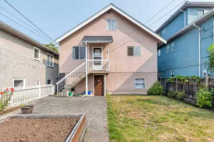 Mudroom Photo of 2560 Adanac Street, Vancouver, BC