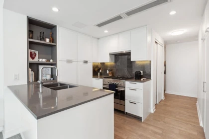 403 1471 Hunter Street, North Vancouver, BC, North Vancouver — Apartment/Condo for sale