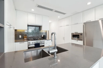 403 1471 Hunter Street, North Vancouver, BC, North Vancouver — Apartment/Condo for sale