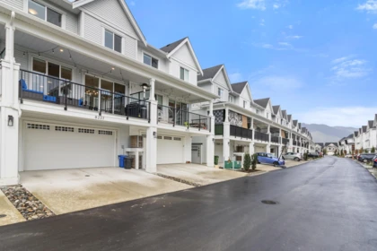 8227 Foxfern Road, Chilliwack, BC, Chilliwack — Townhouse for sale