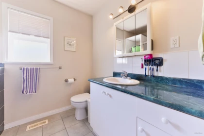 Primary Bathroom Photo of 539 Schoolhouse Street, Coquitlam, BC