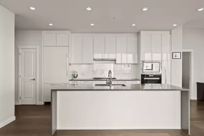 Kitchen Island Photo of 2005 3487 Binning Road, Vancouver, BC