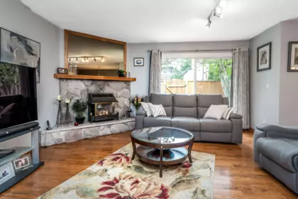 Breakfast Nook Photo of 10 34755 Old Yale Road, Abbotsford, BC