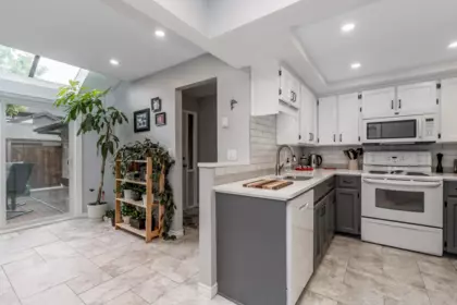 Mudroom Photo of 10 34755 Old Yale Road, Abbotsford, BC