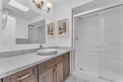 Guest Bathroom Photo of 15555 Buena Vista Avenue, White Rock, BC