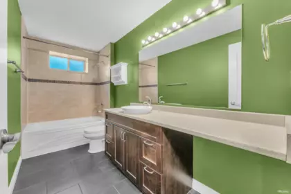 Mudroom Photo of 15555 Buena Vista Avenue, White Rock, BC
