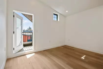 Mudroom Photo of 2 1166 E 26th Avenue, Vancouver, BC