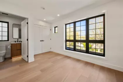 Powder Room Photo of 2 1166 E 26th Avenue, Vancouver, BC