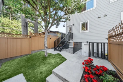 Front Yard Photo of 1 2749 E 54th Avenue, Vancouver, BC