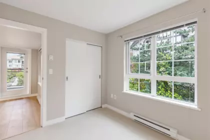 Hallway Photo of 205 2940 King George Boulevard, Surrey, BC