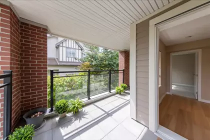 Staircase Photo of 205 2940 King George Boulevard, Surrey, BC