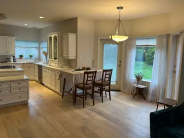 Kitchen Island Photo of 14527 30 Avenue, Surrey, BC