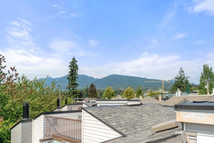 Hot Tub / Spa Photo of 4 230 W 16th Street, North Vancouver, BC