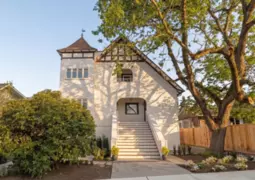 1 326 W 14th Street, North Vancouver, BC