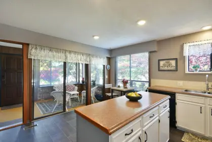 5619 Trail Avenue, Sechelt, BC, Sechelt — Single Family Residence for sale
