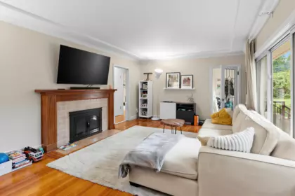 1095 E 29th Street, North Vancouver, BC, North Vancouver — Single Family Residence for sale