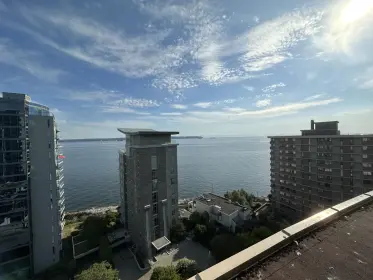 104 2135 Argyle Avenue, West Vancouver, BC, West vancouver — Apartment/Condo for sale