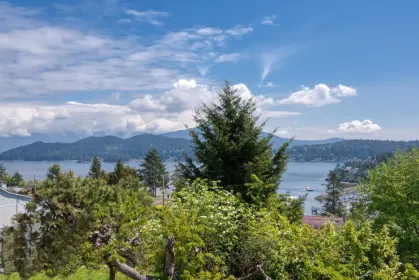 516 Abbs Road, Gibsons, BC, Gibsons — Single Family Residence for sale