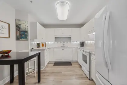 204 5419 201a Street, Langley, BC, Langley — Apartment/Condo for sale