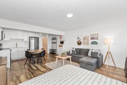 19 450 Esplanade Avenue, Harrison Hot Springs, BC, Harrison hot springs — Apartment/Condo for sale
