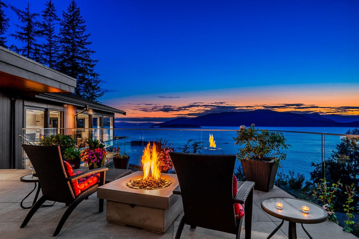 Entry Foyer Photo of 5134 Pitcairn Place, West Vancouver, BC