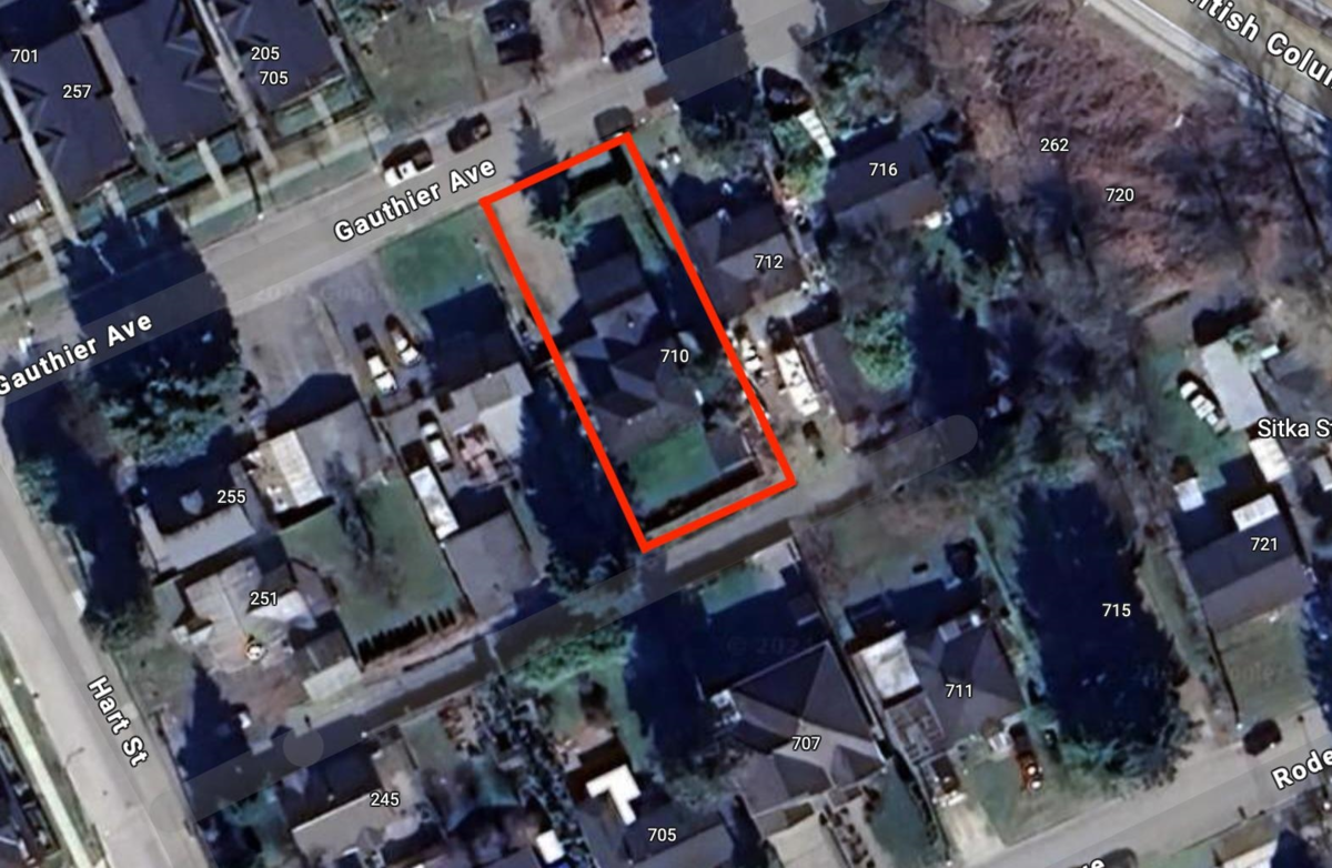 Living Room Photo of 710 Gauthier Avenue, Coquitlam, BC