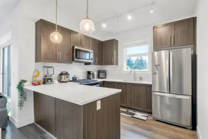 404 2960 151 Street, Surrey, BC, Surrey — Apartment/Condo for sale