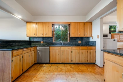 Basement Recreation Room Photo of 3898 Southridge Avenue, West Vancouver, BC