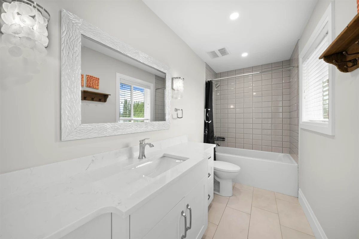 Entry Foyer Photo of 1340 224 Street, Langley, BC