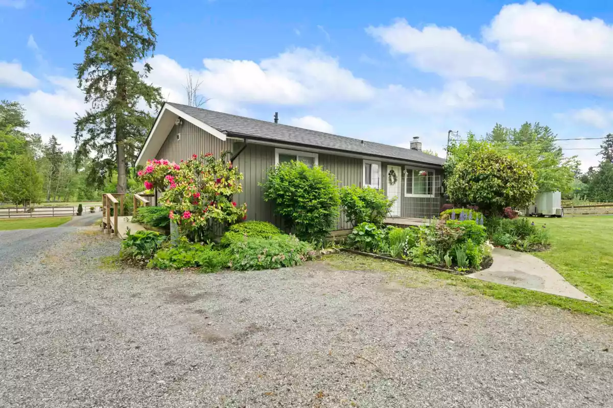 Garden / Landscaping Photo of 1340 224 Street, Langley, BC