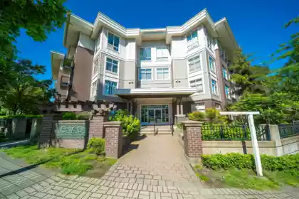 402 13555 Gateway Drive, Surrey, BC, Surrey — Apartment/Condo for sale