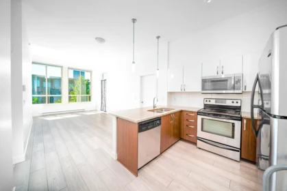 402 13555 Gateway Drive, Surrey, BC, Surrey — Apartment/Condo for sale