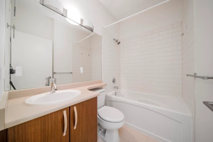 Primary Bathroom Photo of 402 13555 Gateway Drive, Surrey, BC