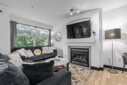 201 15220 Guildford Drive, Surrey, BC, Surrey — Apartment/Condo for sale