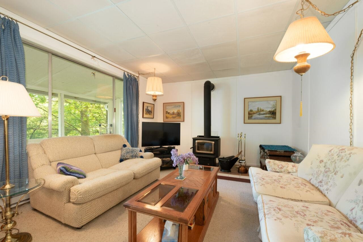 Dining Area Photo of 508 Collins Road, Bowen Island, BC
