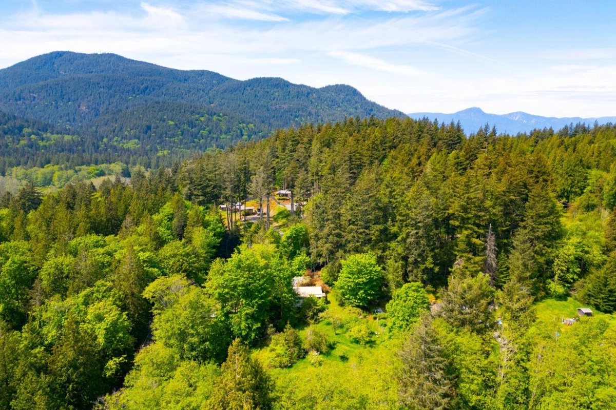 Front Yard Photo of 508 Collins Road, Bowen Island, BC