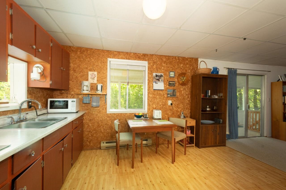 Kitchen Island Photo of 508 Collins Road, Bowen Island, BC